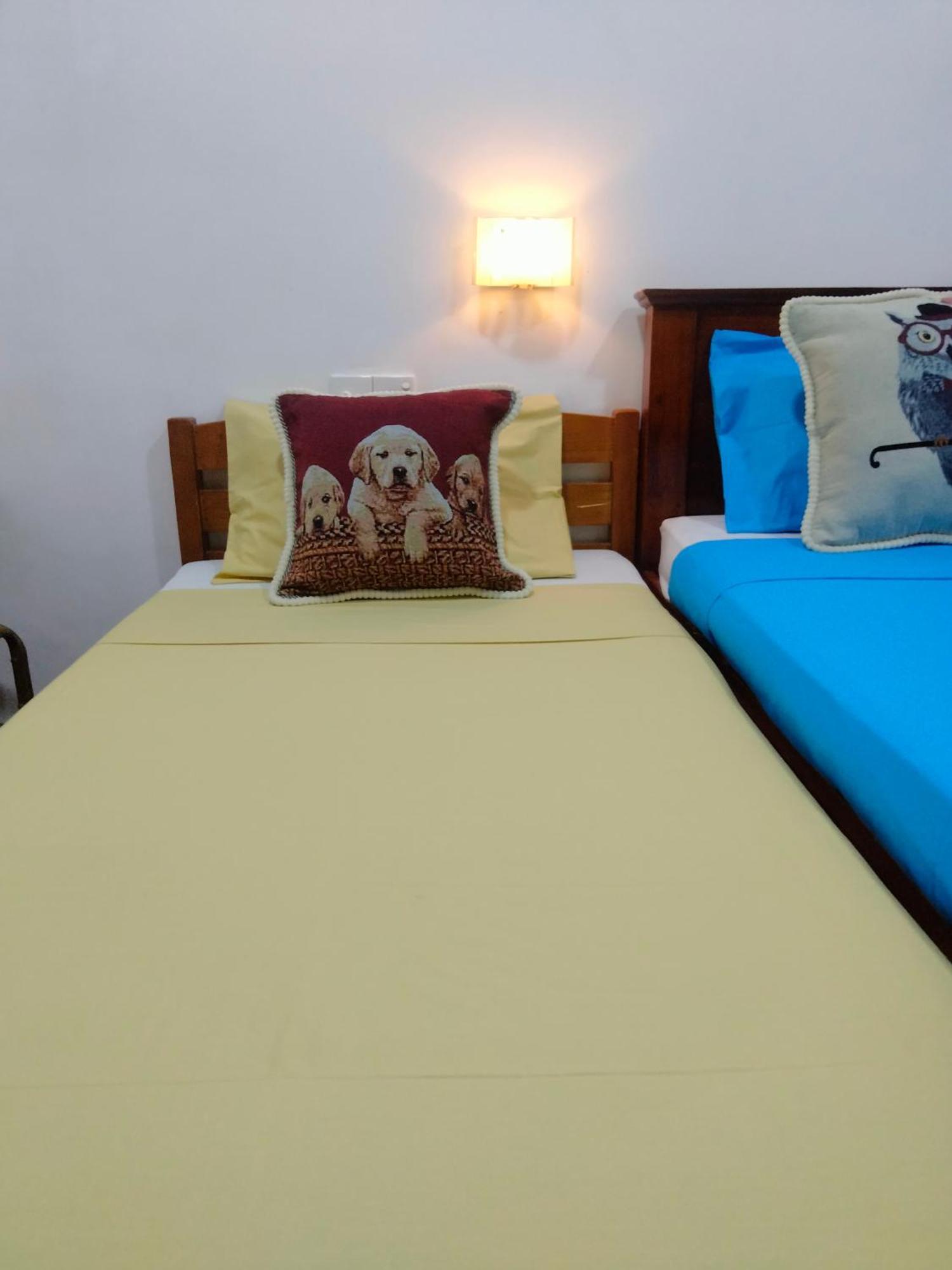 אודוואלאווה Peacock'S Paradise Safari Hostel חדר תמונה