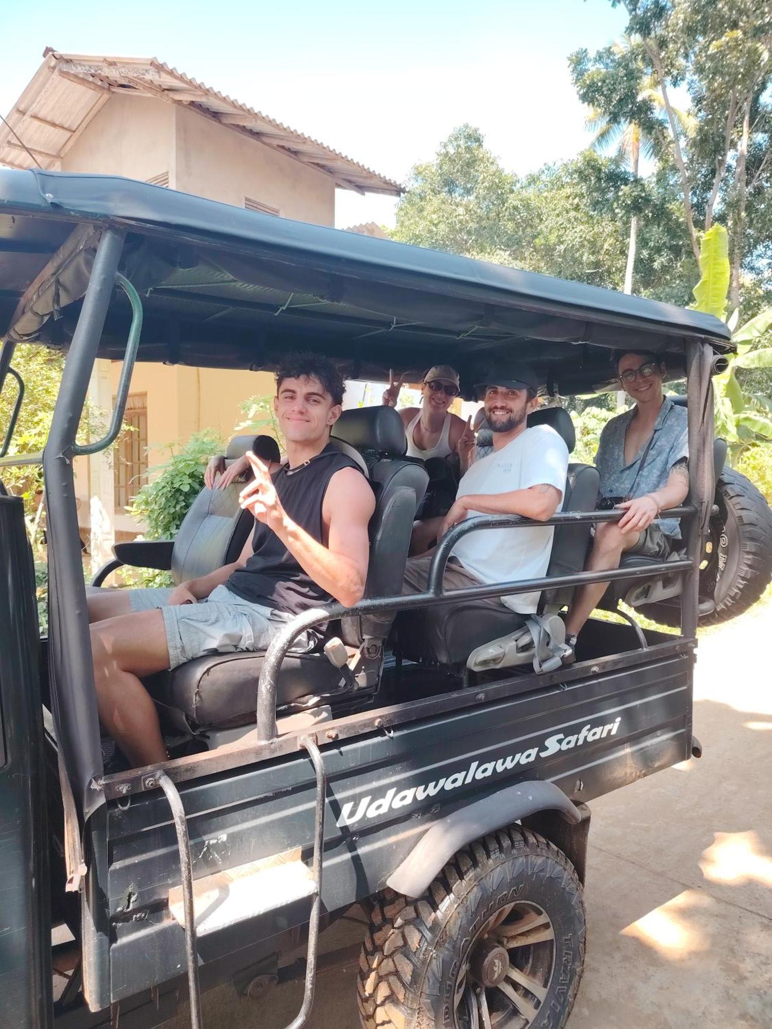 אודוואלאווה Peacock'S Paradise Safari Hostel מראה חיצוני תמונה
