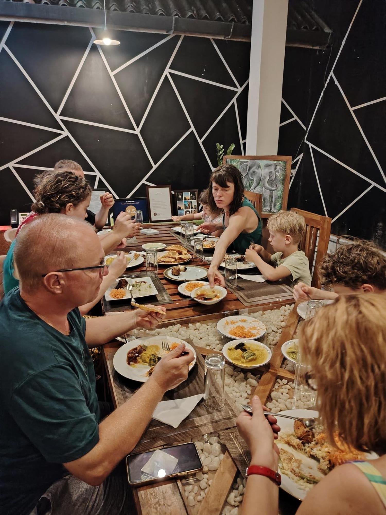אודוואלאווה Peacock'S Paradise Safari Hostel מראה חיצוני תמונה